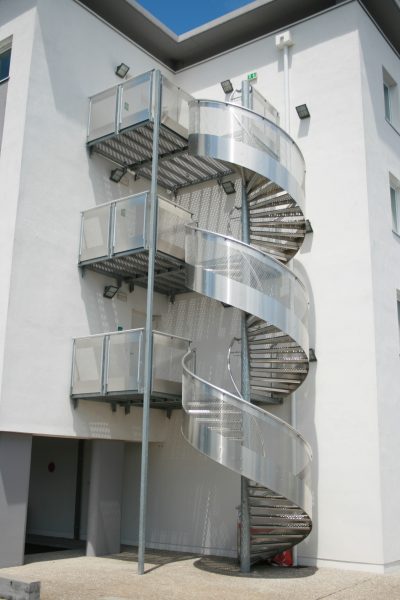 Escalier de secours métallique