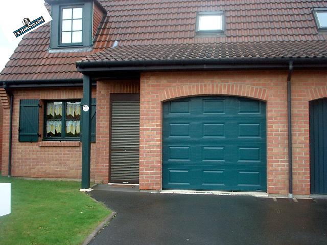 Porte de garage en vert